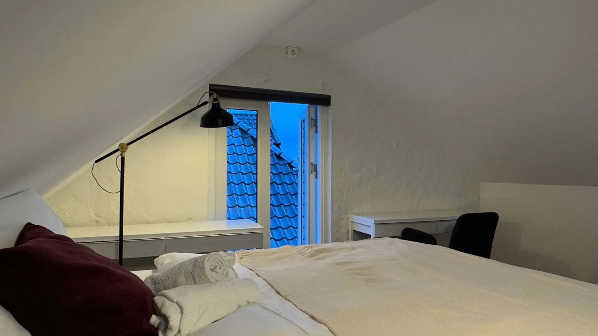 Penthouse At Heart Of Bergen - Four Bed 2 Bath 아파트
