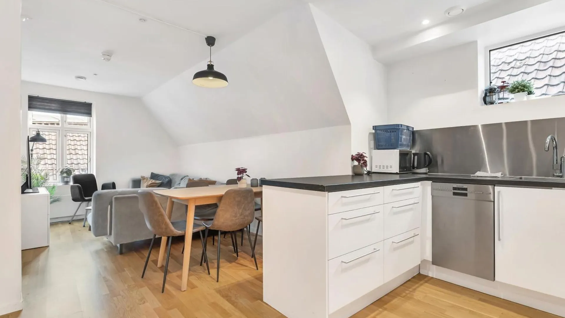 Penthouse At Heart Of Bergen - Four Bed 2 Bath 아파트