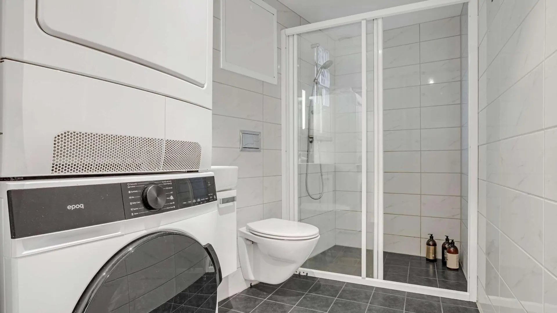 Penthouse At Heart Of Bergen - Four Bed 2 Bath 아파트 0*,  노르웨이